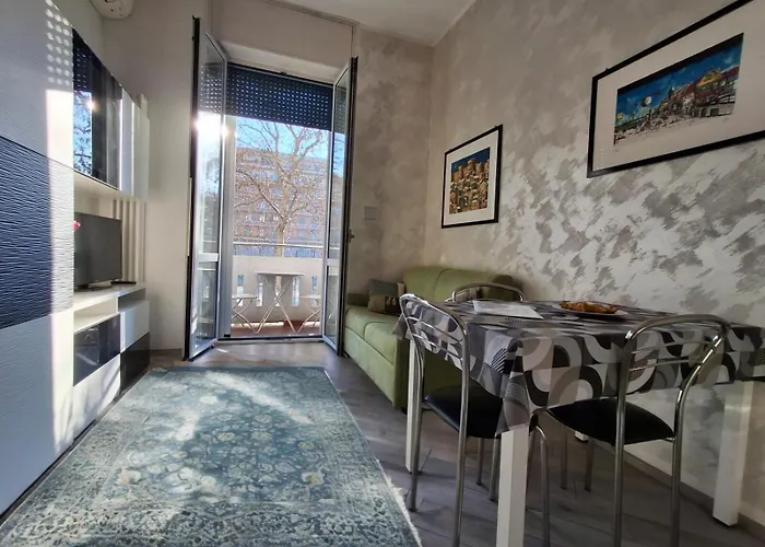 Vfh Argonne Trendy Apartment By The Park